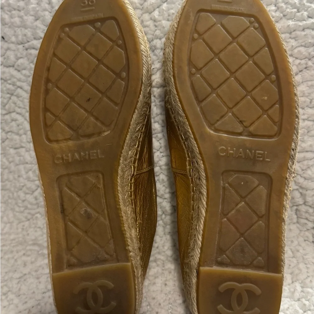 CHANEL Metallic Gold & Black Espadrilles – Size 38 - Picture 4 of 16